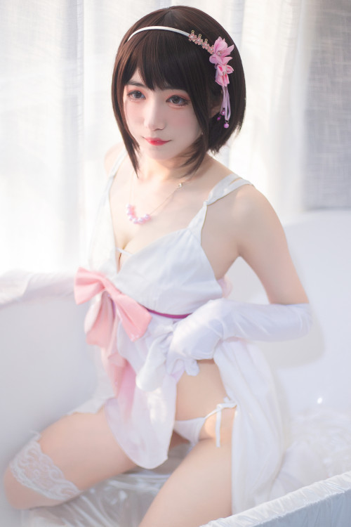Read more about the article Cosplay 宮本桜 加藤惠浴室