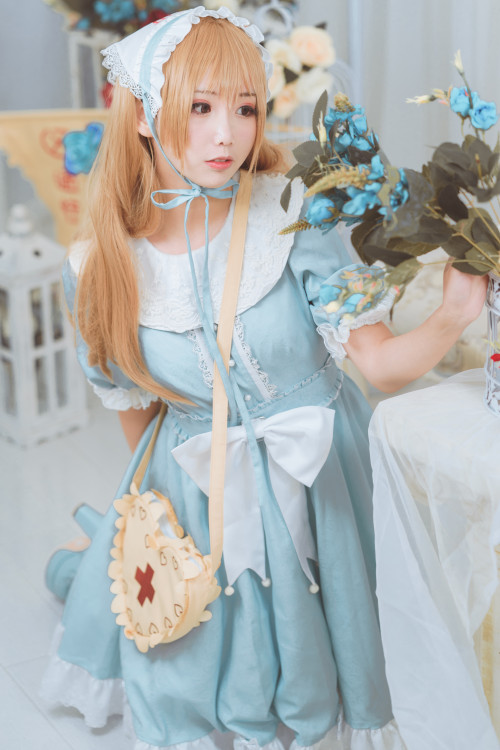 Read more about the article Cosplay 面饼仙儿 血小板lolita